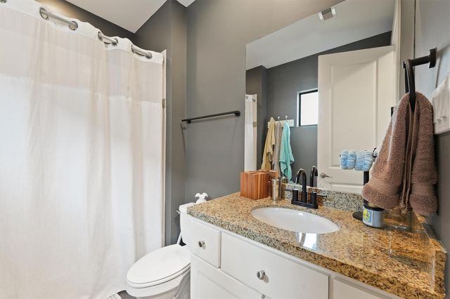 5602 Blossom St, Houston, TX 77007