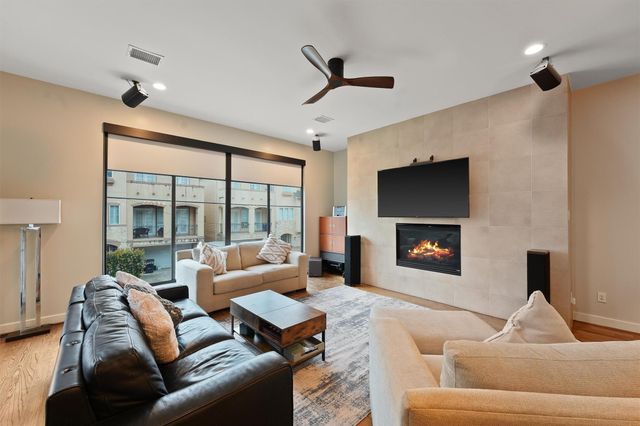 5602 Blossom St, Houston, TX 77007
