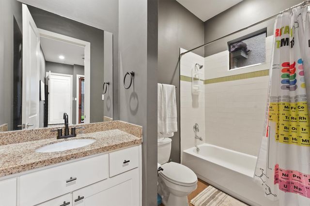 5602 Blossom St, Houston, TX 77007