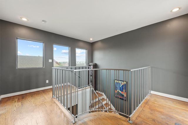 5602 Blossom St, Houston, TX 77007