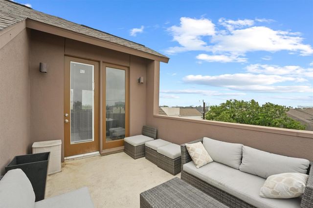 5602 Blossom St, Houston, TX 77007