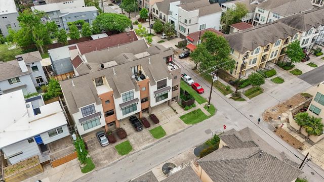 5602 Blossom St, Houston, TX 77007