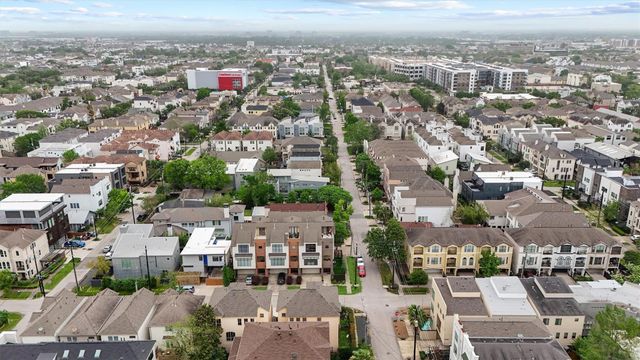 5602 Blossom St, Houston, TX 77007