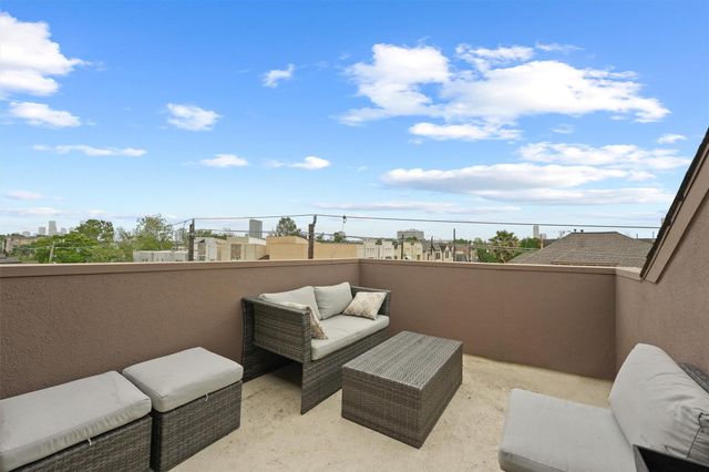 5602 Blossom St, Houston, TX 77007
