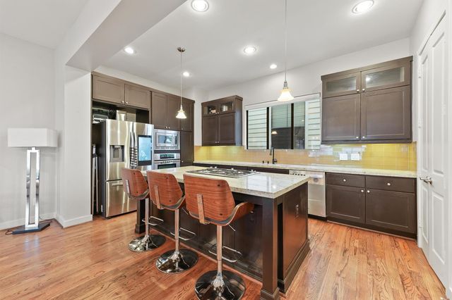 5602 Blossom St, Houston, TX 77007