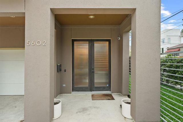5602 Blossom St, Houston, TX 77007