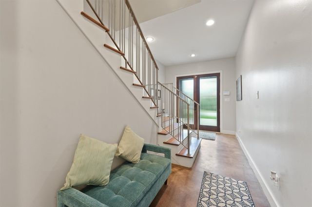 5602 Blossom St, Houston, TX 77007