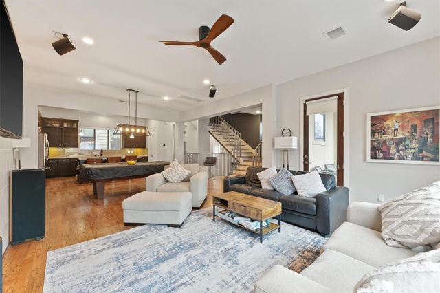 5602 Blossom St, Houston, TX 77007