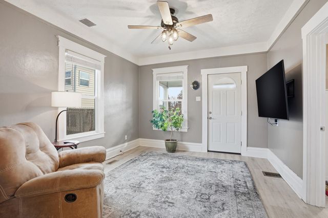 817 E Walton Ave, Spokane, WA 99207