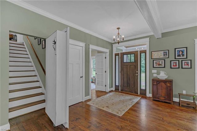 6562 Johnny Walker LN, Gloucester, VA 23061