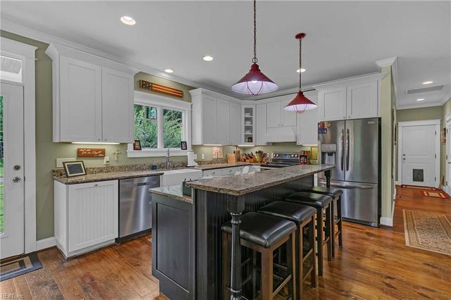 6562 Johnny Walker LN, Gloucester, VA 23061