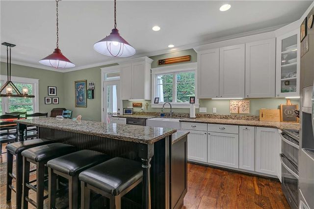 6562 Johnny Walker LN, Gloucester, VA 23061