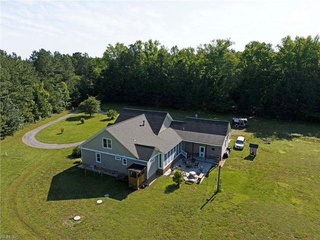 6562 Johnny Walker LN, Gloucester, VA 23061