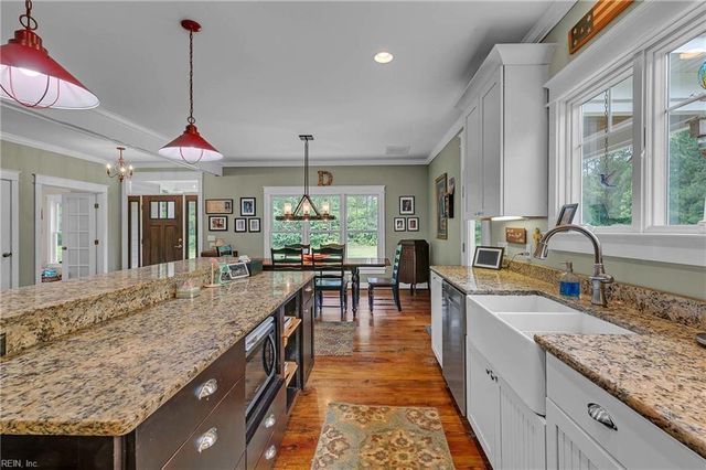 6562 Johnny Walker LN, Gloucester, VA 23061