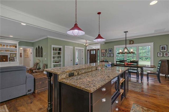 6562 Johnny Walker LN, Gloucester, VA 23061
