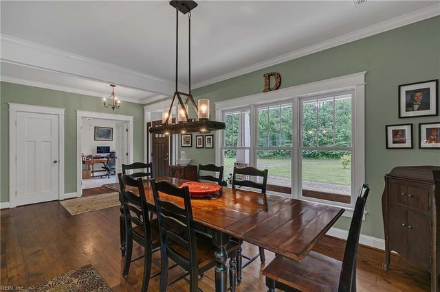 6562 Johnny Walker LN, Gloucester, VA 23061