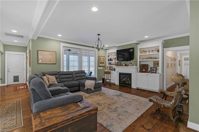 6562 Johnny Walker LN, Gloucester, VA 23061