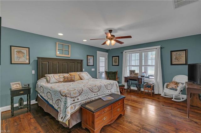 6562 Johnny Walker LN, Gloucester, VA 23061