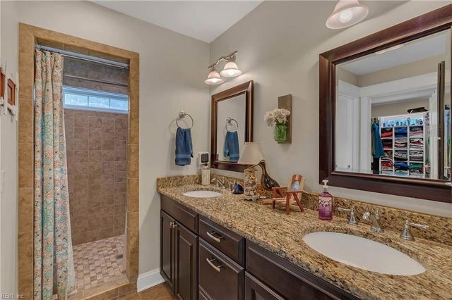 6562 Johnny Walker LN, Gloucester, VA 23061