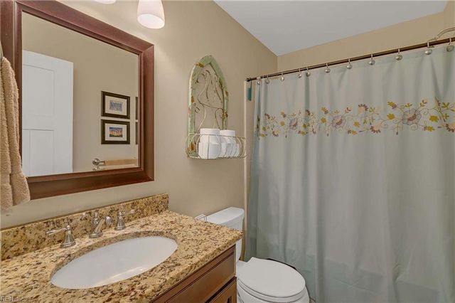 6562 Johnny Walker LN, Gloucester, VA 23061