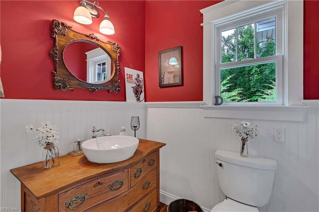 6562 Johnny Walker LN, Gloucester, VA 23061