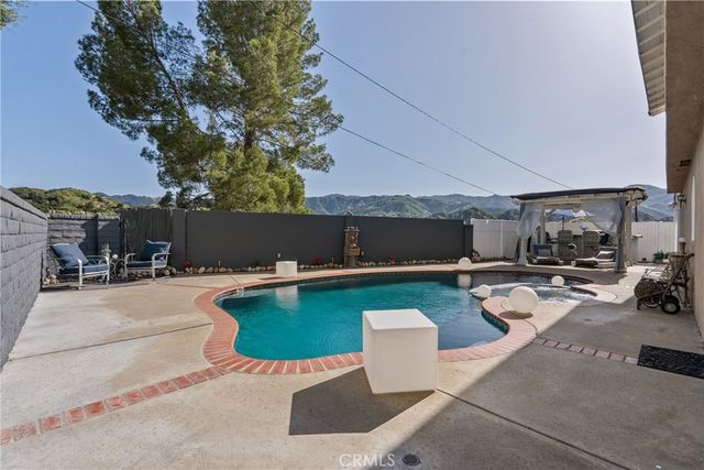 23810 Fambrough, Newhall, CA 91321