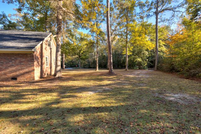 623 Pickwood Drive, Manning, SC 29102
