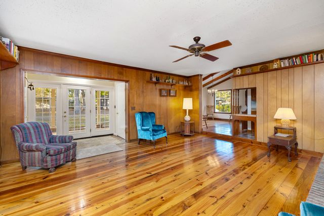 623 Pickwood Drive, Manning, SC 29102