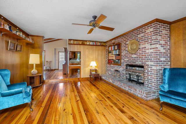 623 Pickwood Drive, Manning, SC 29102