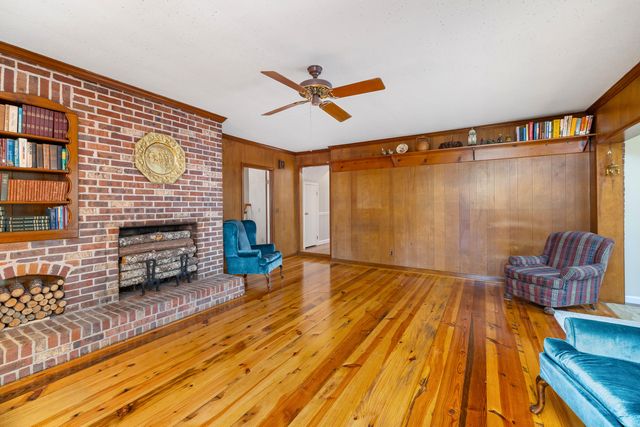 623 Pickwood Drive, Manning, SC 29102