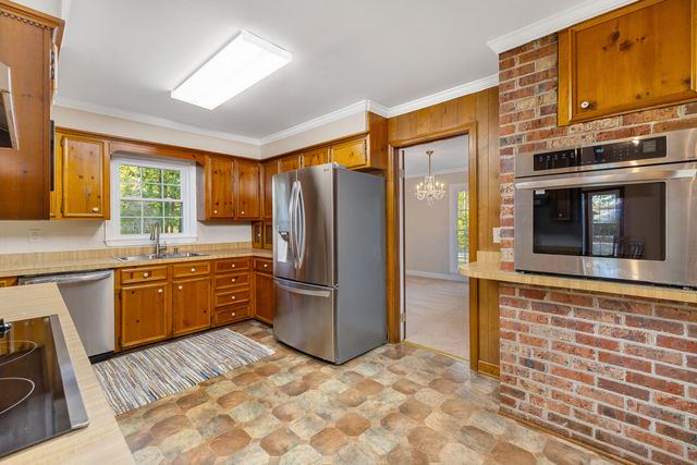 623 Pickwood Drive, Manning, SC 29102