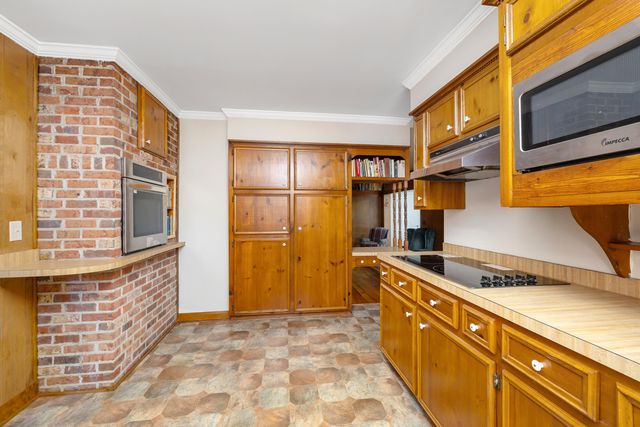 623 Pickwood Drive, Manning, SC 29102