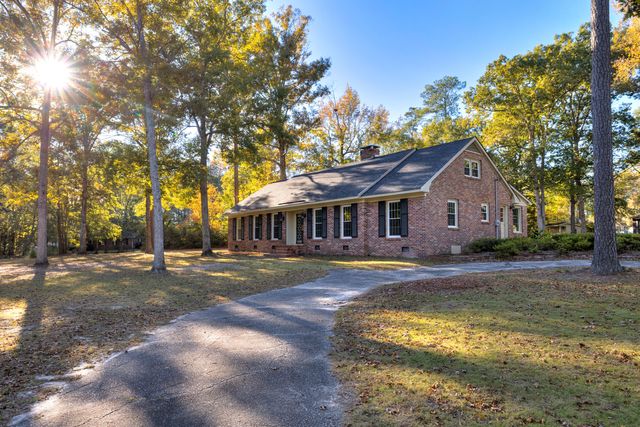 623 Pickwood Drive, Manning, SC 29102