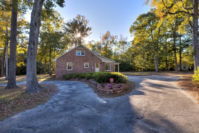 623 Pickwood Drive, Manning, SC 29102