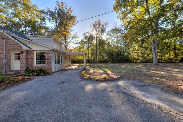 623 Pickwood Drive, Manning, SC 29102
