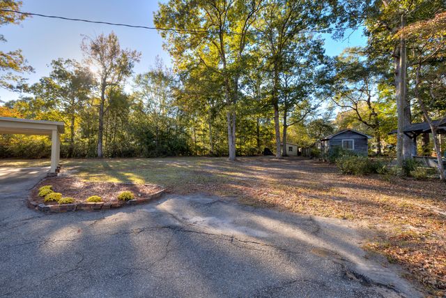 623 Pickwood Drive, Manning, SC 29102