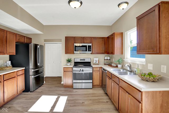 11055 Long Lake Lane, Fishers, IN 46037