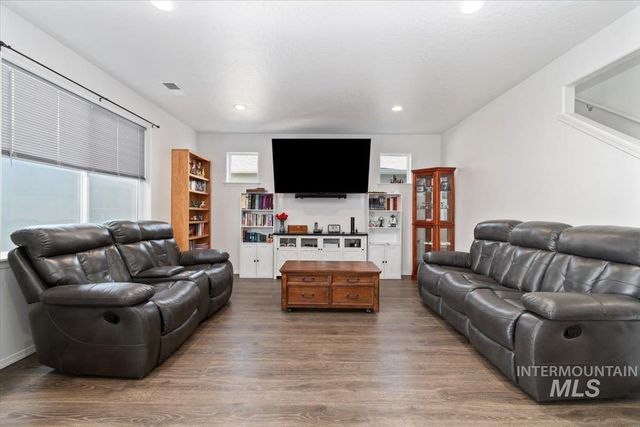 4718 Great Falls Ave, Caldwell, ID 83607