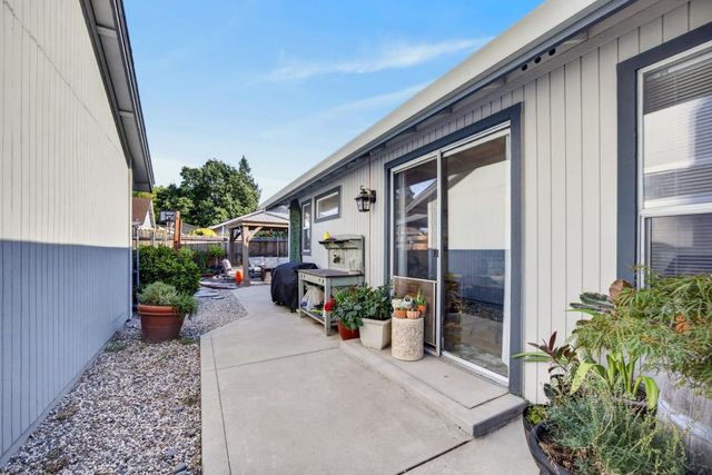 5340 Blue Sapphire Ct, Elk Grove, CA 95758