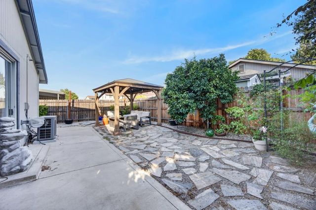 5340 Blue Sapphire Ct, Elk Grove, CA 95758