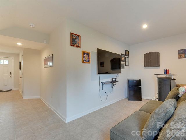 6105 Cutwater Circle, Charlotte, NC 28269