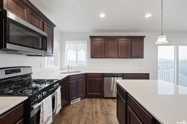 166 E CRANER PEAK DR, Eagle Mountain, UT 84005