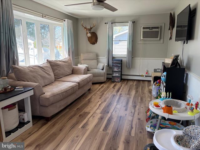 12 N MAPLE AVE, Ridgely, MD 21660