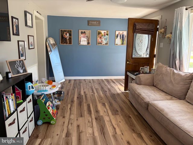 12 N MAPLE AVE, Ridgely, MD 21660