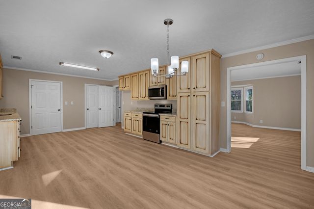 300 Woodland Drive, Calhoun, GA 30701