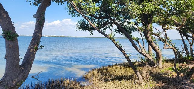 28TH STREET, Holmes Beach, FL 34217