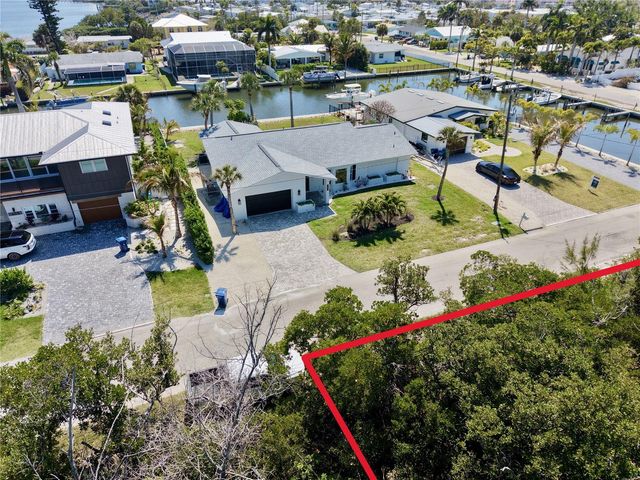 28TH STREET, Holmes Beach, FL 34217
