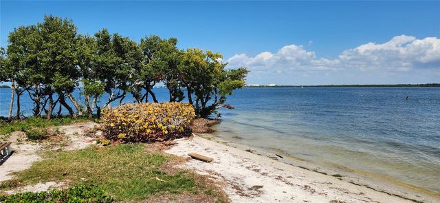 28TH STREET, Holmes Beach, FL 34217