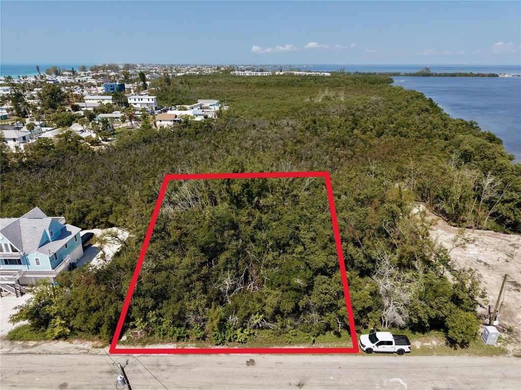 28TH STREET, Holmes Beach, FL 34217