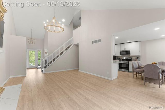 7978 Hoffman Drive, Waterford, MI 48327